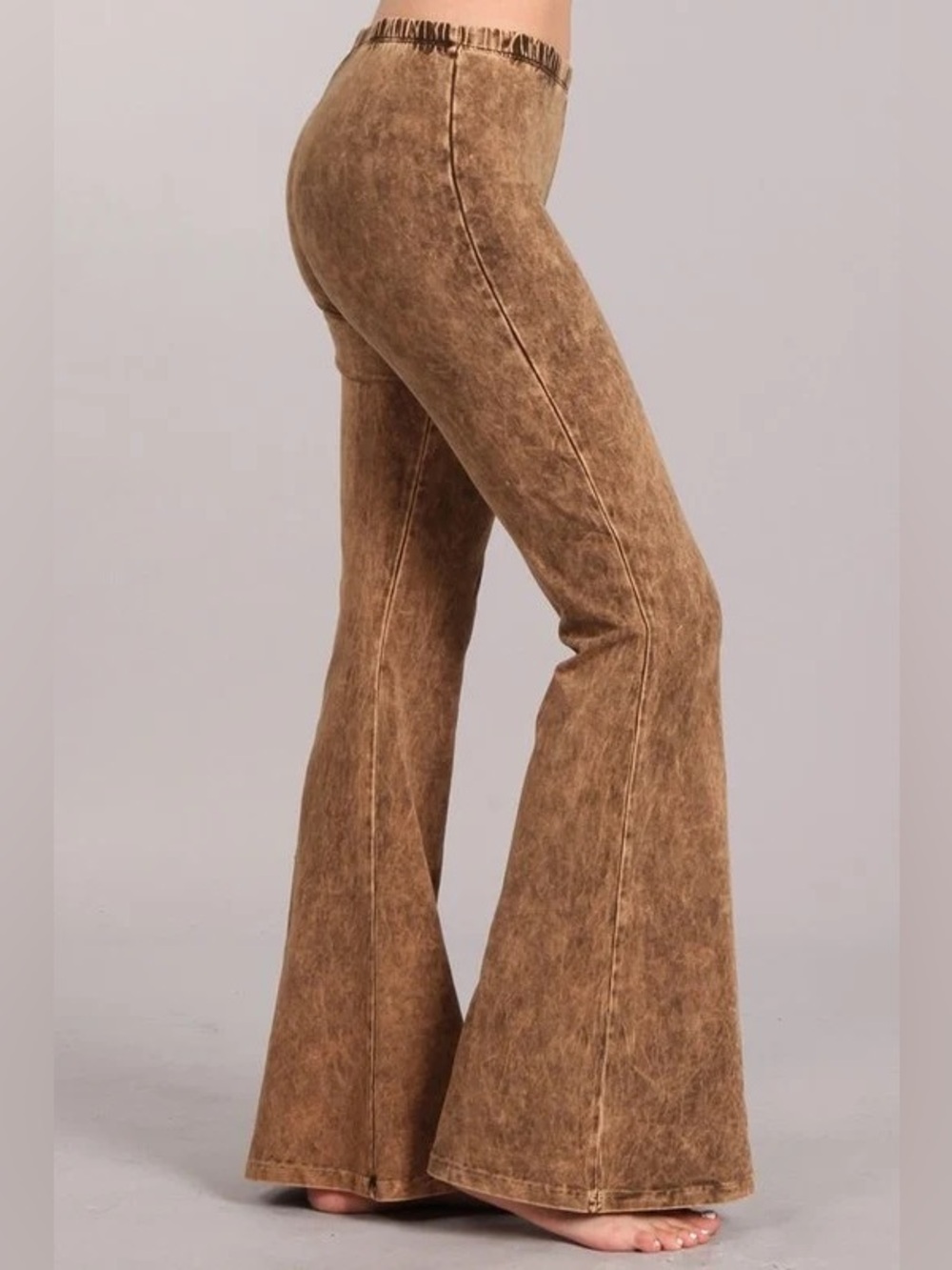 Chatoyant Chestnut High-Waist Flared Pants in Distressed Brown Size Small EUC